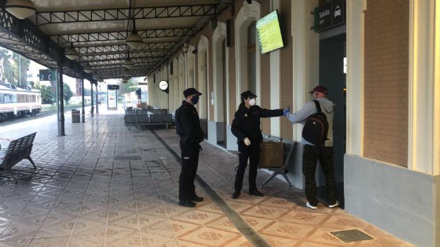 Vélez resalta la colaboración entre administraciones en el reparto de mascarillas a los trabajadores, desarrollado con absoluta normalidad y gran responsabilidad ciudadana - 1, Foto 1