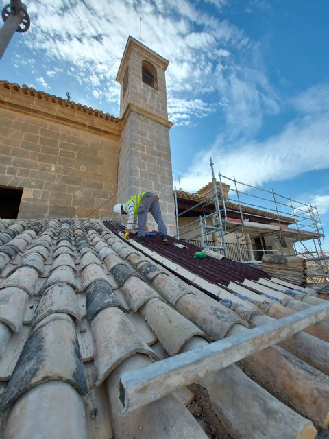 El Ayuntamiento de Caravaca amplía el proyecto de restauración de la fachada de la Basílica de la Vera Cruz para aplicar un nuevo método de limpieza que devolverá a la piedra su color original - 1, Foto 1