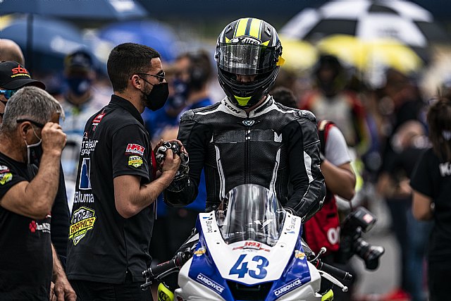 Carlos Cano roza el podio en su debut en Moto4 - 2, Foto 2