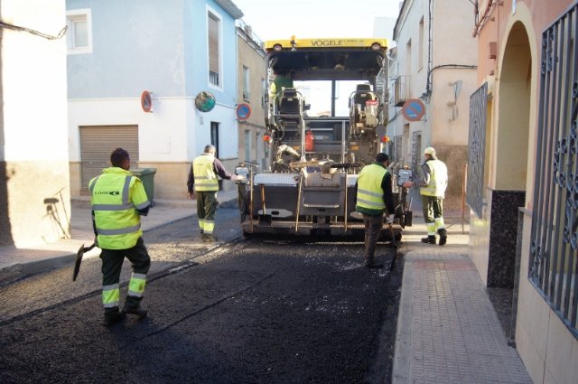 Adjudicadas las obras para la restitución del pavimento en el casco urbano y el polígono industrial El Saladar, Foto 1