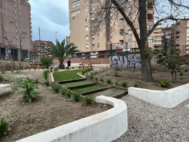 El Ayuntamiento de Lorca crea un nuevo espacio verde en la zona ajardinada del IES Ibáñez Martín - 1, Foto 1