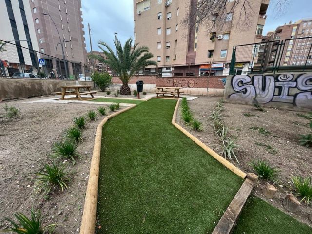 El Ayuntamiento de Lorca crea un nuevo espacio verde en la zona ajardinada del IES Ibáñez Martín - 3, Foto 3