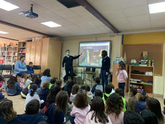 Más de 800 niños y niñas de colegios de Lorca se adentran en la Semana Santa lorquina gracias a las visitas del grupo GuiAzul - 1, Foto 1