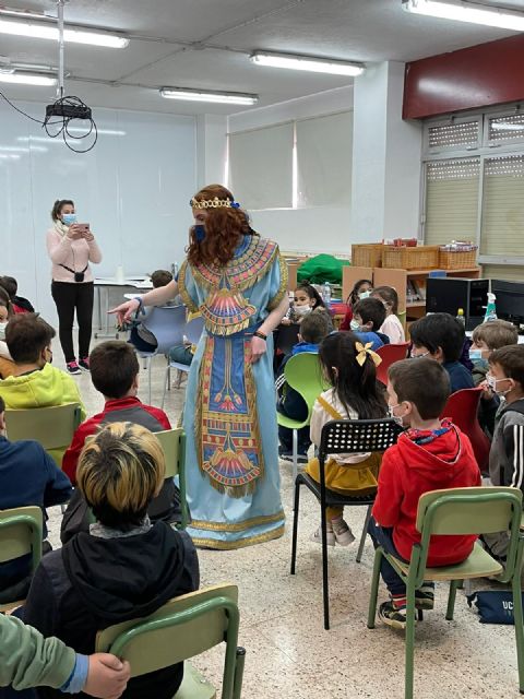 Más de 800 niños y niñas de colegios de Lorca se adentran en la Semana Santa lorquina gracias a las visitas del grupo GuiAzul - 2, Foto 2