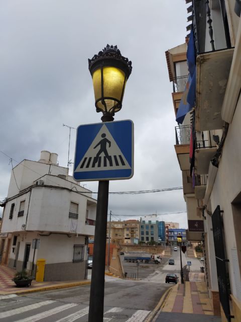 El Ayuntamiento mejora el alumbrado en calles de la zona comercial y hostelera de Puerto Lumbreras - 2, Foto 2