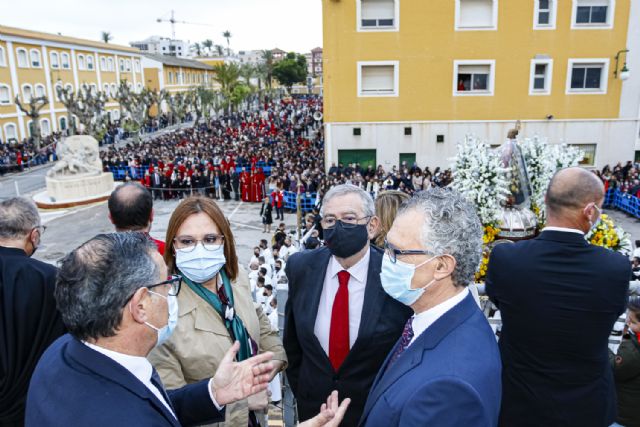 Los consejeros de Política Social y de Salud asisten a la salida de San Pedro Apóstol del Arsenal de Cartagena - 1, Foto 1