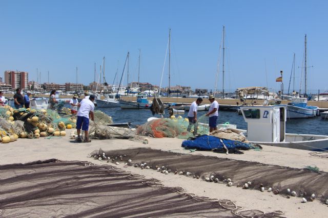 Ayuntamiento y Cofradía de pescadores continúan apostando por la profesionalización del sector - 1, Foto 1