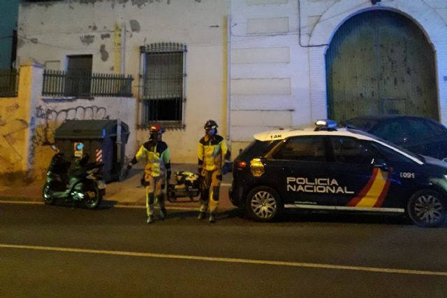 Los bomberos rescatan a un accidentado que había accedido a un edificio abandonado en Los Barreros - 1, Foto 1