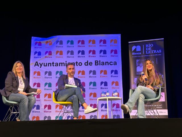Mercedes Ron traslada al público juvenil de Río de Letras cómo la lectura cambió su vida y la importancia de leer - 1, Foto 1