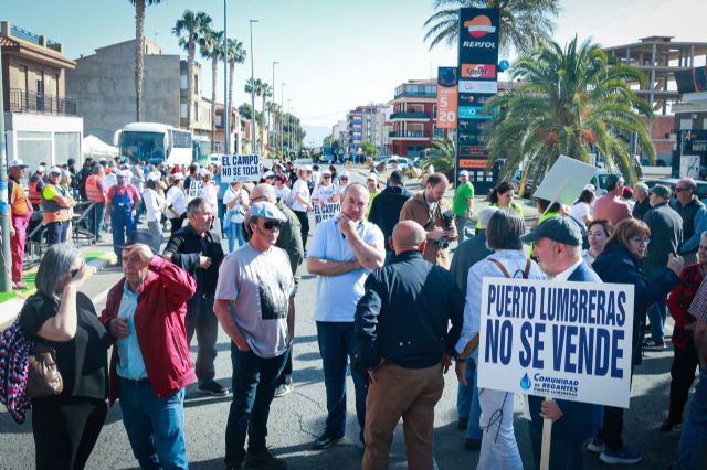 IU-Verdes se une a la ciudadanía de Puerto Lumbreras en protesta contra la construcción de una macroplanta fotovoltaica en suelos de regadío - 2, Foto 2
