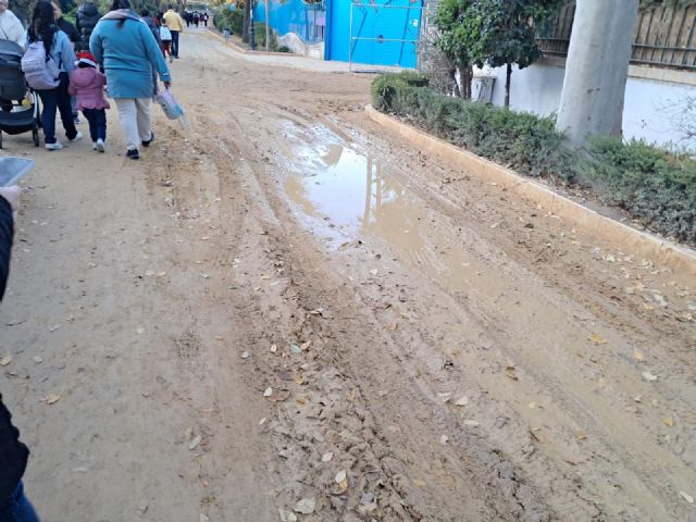 La falta de mantenimiento en las Alamedas convierte el paseo en una pista de patinaje peligrosa para los vecinos, denuncia el PSOE de Lorca - 5, Foto 5