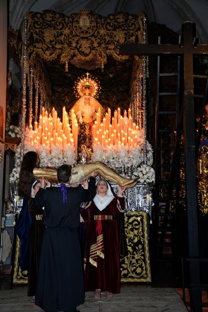 Así es el ceremonial del Descendimiento que cada Sábado Santo emociona a Alcalá del Río (Sevilla) - 4, Foto 4