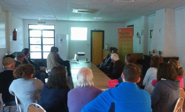 Reunin entre agentes sociales y representantes el Ayuntamiento en El Berro, Foto 1