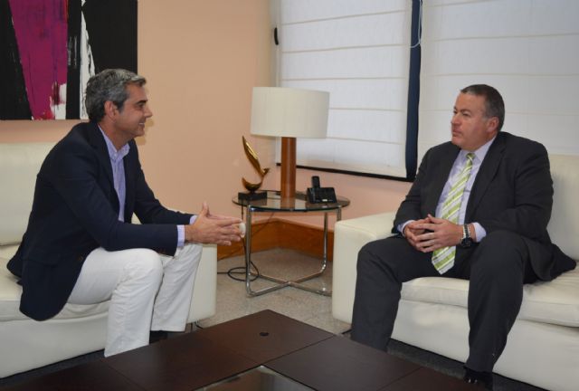 El consejero Francisco Bernabé recibe al presidente de la Cámara de Contratistas de Obra Pública de Murcia - 1, Foto 1