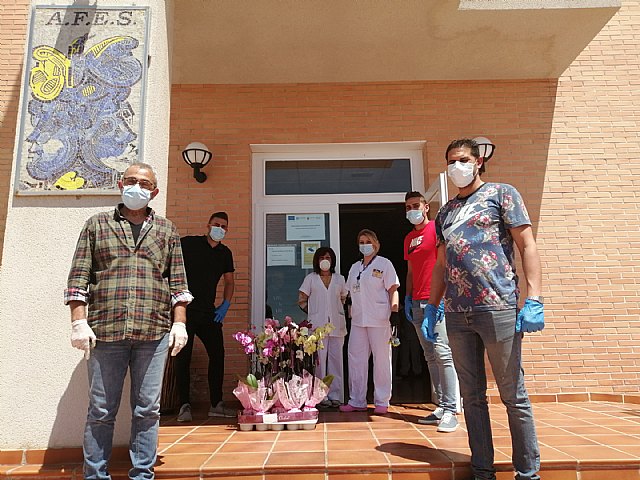 Viveros Torres Plant da color solidario de gratitud a los héroes cotidianos que luchan contra el Covid-19 - 2, Foto 2