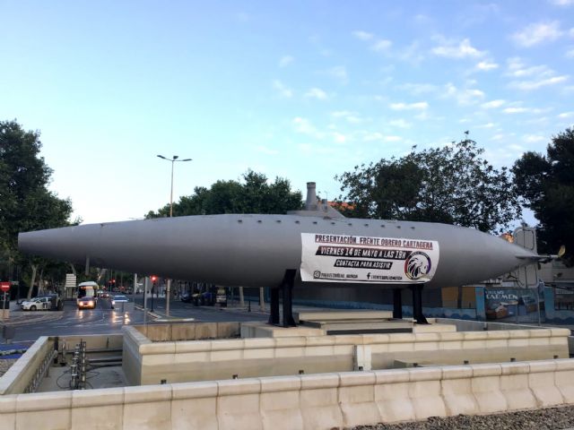 El submarino amanece con una pancarta del Frente Obrero - 3, Foto 3