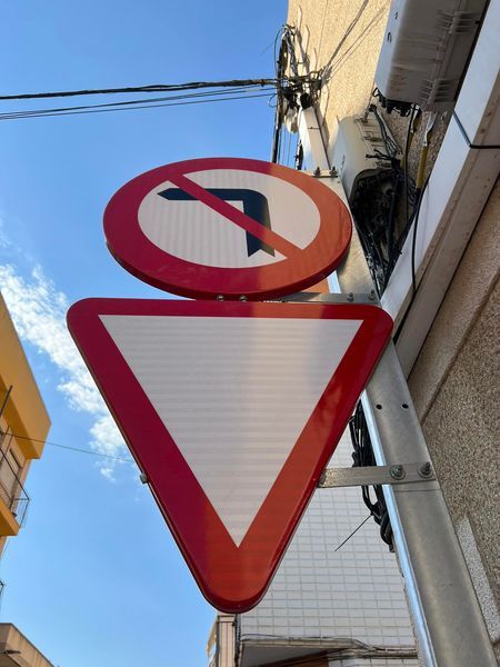 El Ayuntamiento de Alcantarilla renueva las señales de tráfico en el casco urbano - 1, Foto 1