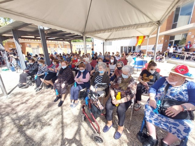 Los Centros de Día para la Discapacidad de Totana celebran su particular fiesta del Entierro de la Sardina, Foto 2