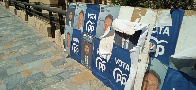 Arrancan, vandalizan y rompen la cartelería electoral del Partido Popular en varios puntos de la ciudad apenas 24 horas después de su instalación - 3, Foto 3