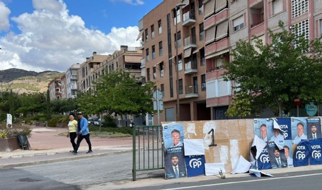 Arrancan, vandalizan y rompen la cartelería electoral del Partido Popular en varios puntos de la ciudad apenas 24 horas después de su instalación - 4, Foto 4