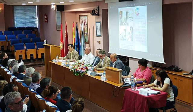 CONSUMUR reúne a los partidos políticos para analizar las políticas consumeristas, de inmigración y de infraestructuras ferroviarias - 1, Foto 1