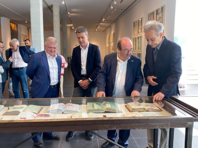 El ministro de Cultura, Miquel Iceta, visita Blanca para conocer la obra pictórica de Pedro Cano - 1, Foto 1