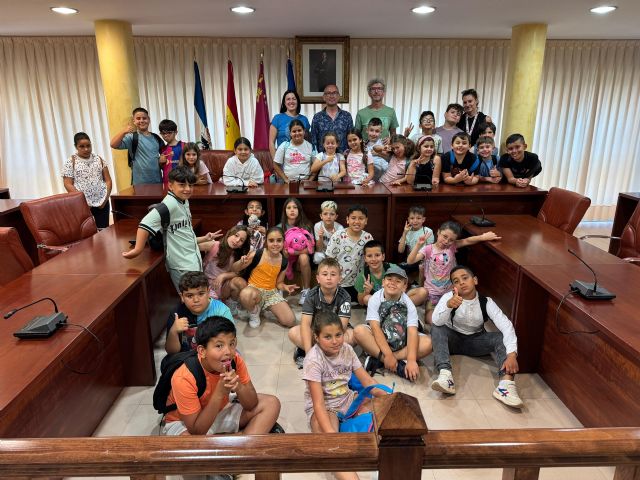 Alumnos y alumnas del CEIP Joaquín Tendero visitan el Ayuntamiento - 1, Foto 1