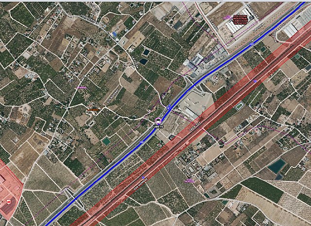 Atendido y trasladado al hospital el conductor de un camión que ha volcado en la autovía A-7 a su paso por Librilla - 1, Foto 1