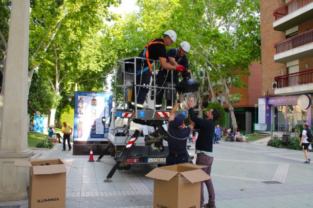 La Alameda de la Constitución multiplica por tres su iluminación para atender una vieja reivindicación de los lorquinos - 1, Foto 1