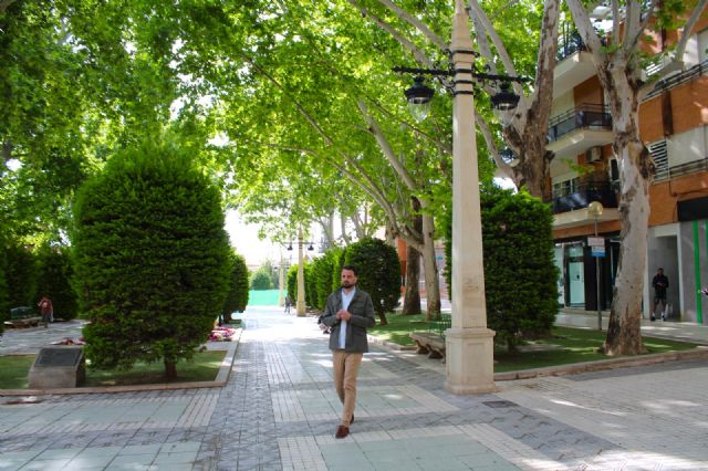 La Alameda de la Constitución multiplica por tres su iluminación para atender una vieja reivindicación de los lorquinos - 3, Foto 3