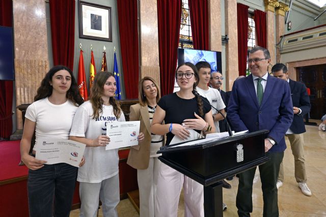 El Ayuntamiento premia a los cuatro equipos ganadores de la I Gymkhana Matemática: Ciudad de Murcia 1200 - 2, Foto 2