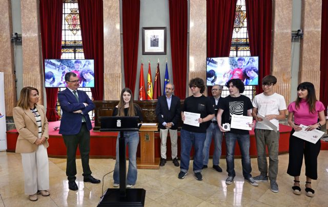 El Ayuntamiento premia a los cuatro equipos ganadores de la I Gymkhana Matemática: Ciudad de Murcia 1200 - 3, Foto 3