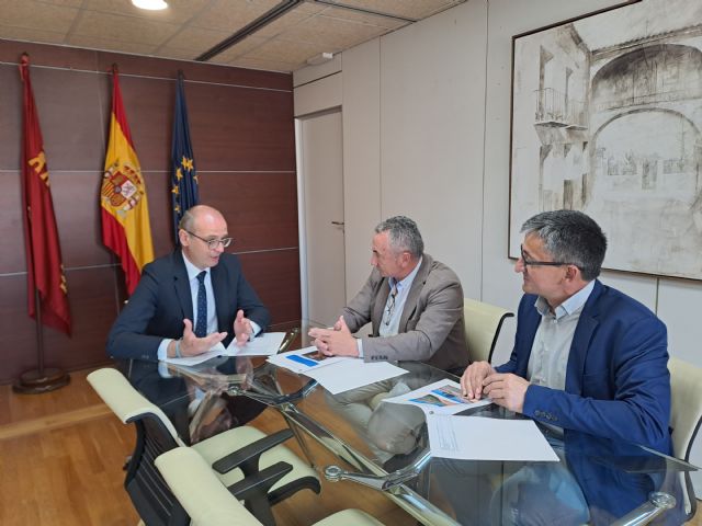 Educación licita las obras para mejorar el aislamiento térmico e instalar placas solares en el IES Pedro García Aguilera de Moratalla - 1, Foto 1