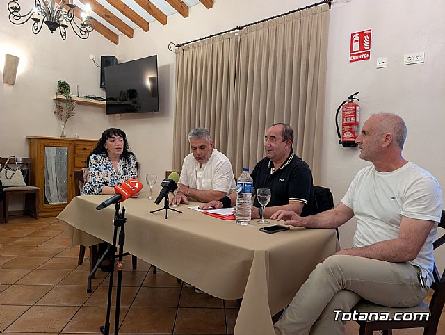 Vecinos de la urbanización La Charca exigen la paralización de la instalación de una antena de telefonía móvil, Foto 2