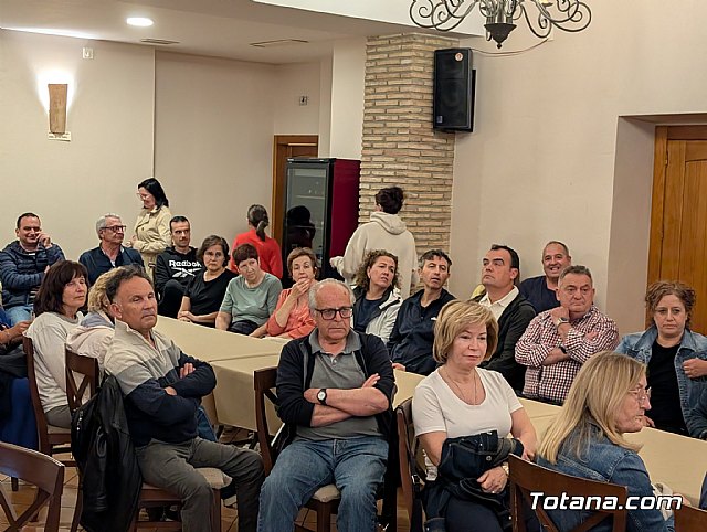 Vecinos de la urbanización La Charca exigen la paralización de la instalación de una antena de telefonía móvil, Foto 5