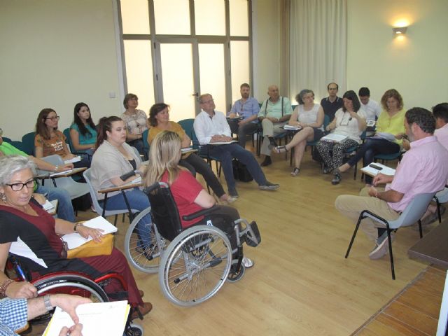 Servicios Sociales analiza la accesibilidad del transporte en los autobuses urbanos de Cartagena - 1, Foto 1