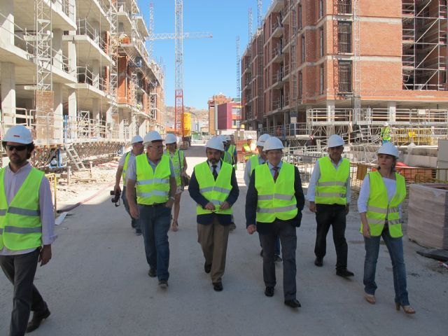 La Consejería de Fomento y el Ayuntamiento de Lorca firman el convenio para impulsar la renovación urbana del barrio de San Fernando - 1, Foto 1