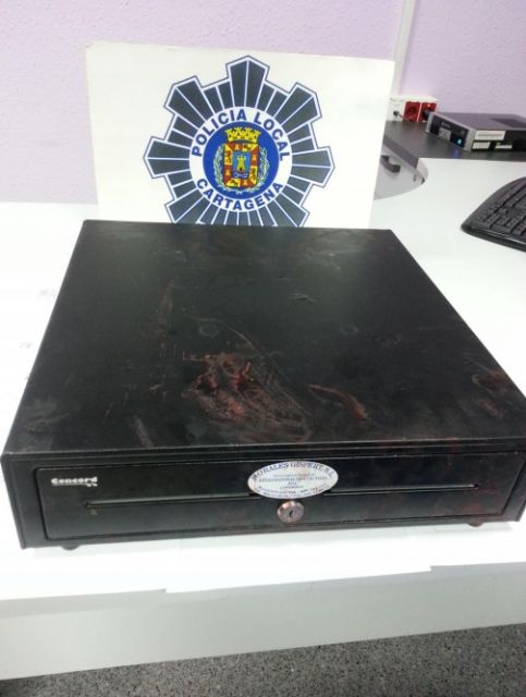 Detenidos dos individuos cuando se llevaban la caja registradora de un bar - 1, Foto 1