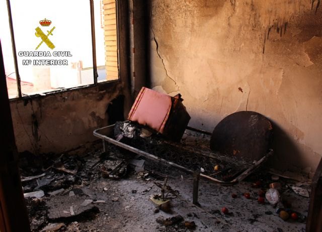 La Guardia Civil detiene a una persona por intentar quemar a otra en una vivienda de Murcia - 1, Foto 1