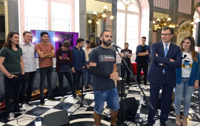 Decembird, Austin Slack y Mez-K encabezan la playlist del nuevo pop-rock murciano - 3, Foto 3