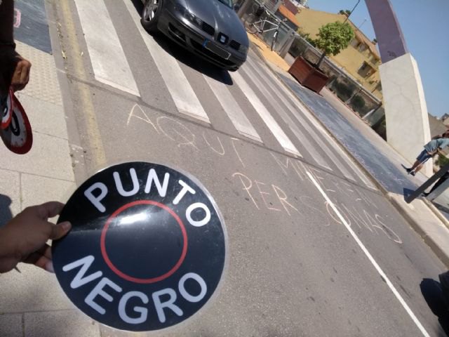 Los colectivos a favor de la movilidad sostenible activa denuncian los puntos negros para el peatón en el eje Alameda-Puerto - 4, Foto 4