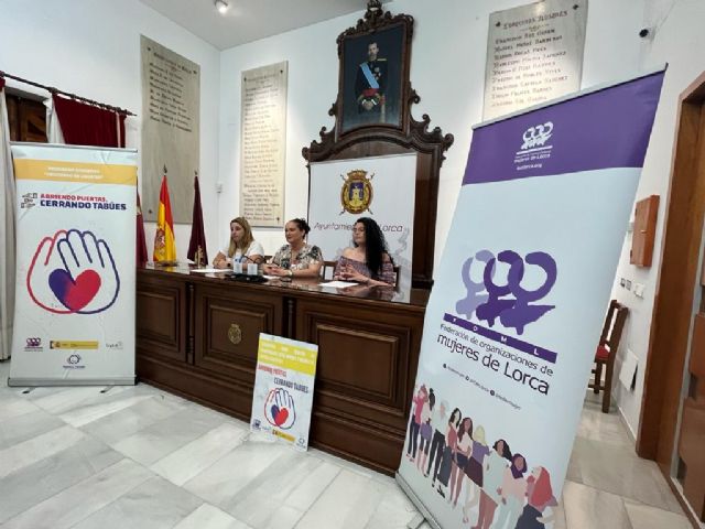 Unas 1.600 alumnas y alumnos de los institutos Ramón Arcas Meca, Príncipe de Asturias y Bartolomé Pérez Casas participan en el III proyecto Abriendo Puertas, Cerrando Tabúes - 1, Foto 1