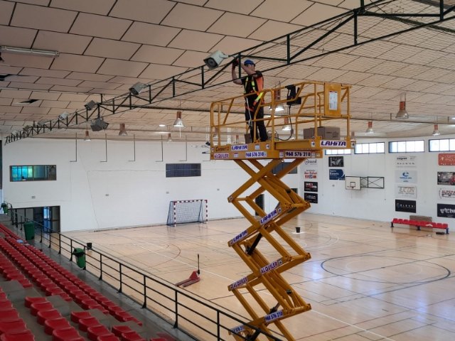 Se instala un nuevo equipo de megafonía para mejorar la sonorización del Pabellón Municipal Manuel Ibáñez, Foto 1