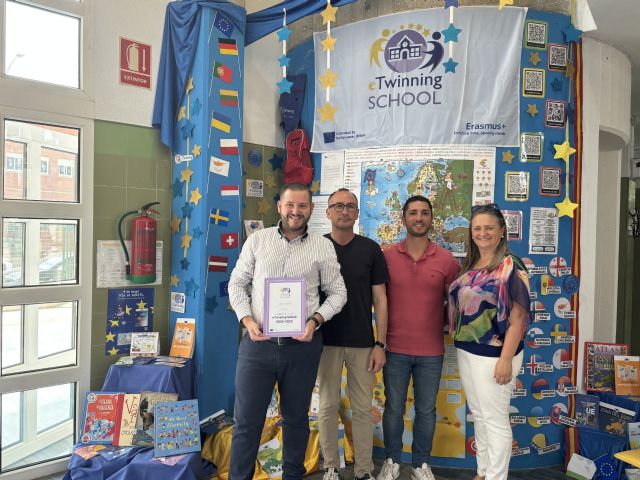 Las Lomas se convierte en el primer centro de Educación Infantil y Primaria de la localidad que obtiene el sello eTwinning - 1, Foto 1