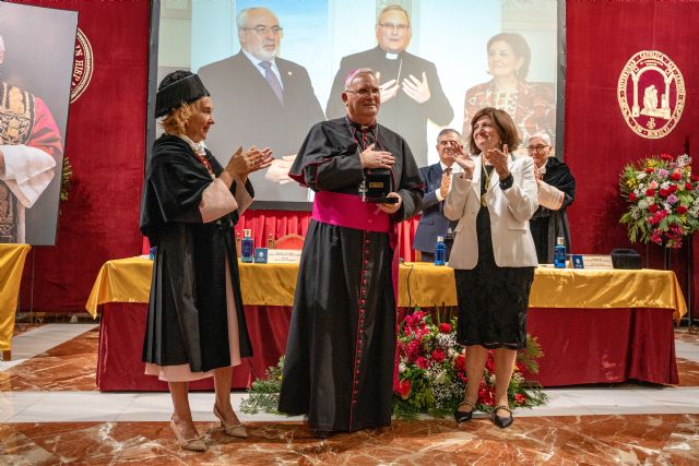 Gracias, Universidad Católica, por todo - 1, Foto 1