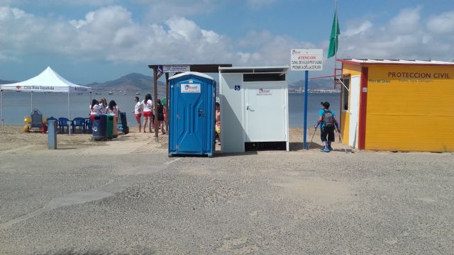 Turistas de toda España disfrutan de la accesibilidad de las playas cartageneras - 3, Foto 3