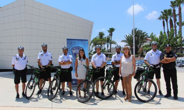 Ocho agentes de la Unidad de Policía de Playas vigilan la costa de San Pedro Pinatar - 1, Foto 1