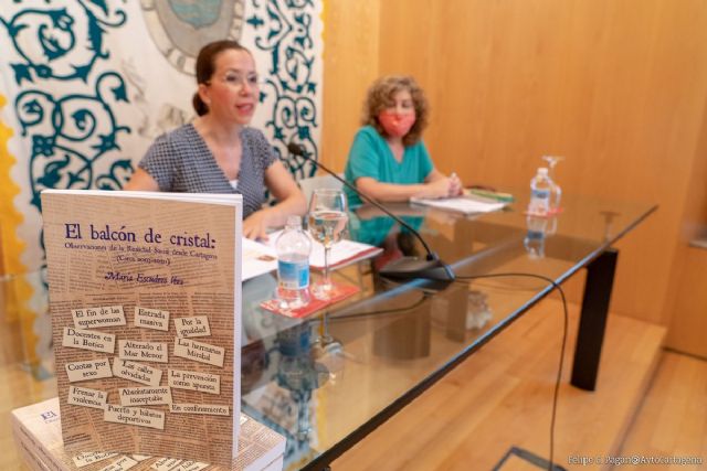 María Escudero presenta su ´balcón de cristaldesde donde observa la Igualdad y la perspectiva de género de la sociedad cartagenera - 1, Foto 1