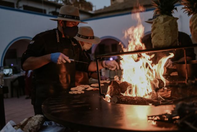 Fash Food sienta a 30 comensales alrededor del fuego en la experiencia San Vito - 3, Foto 3