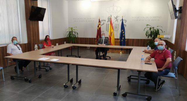 El Delegado de Gobierno, José Vélez, se reúne con la portavoz socialista y la comunidad de regantes de Puerto Lumbreras - 1, Foto 1